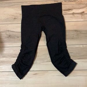Women Lululemon pants crop